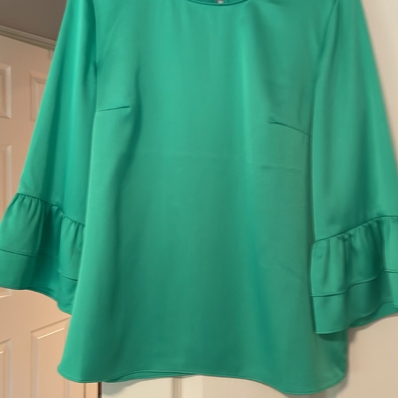 Elegant Green Women's Top - Picture 2 of 2